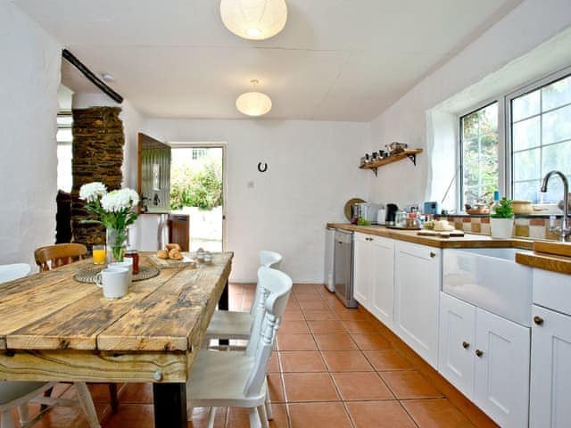 Kitchen/diner | Stables - Summercourt Cottages, St Martin, near Looe