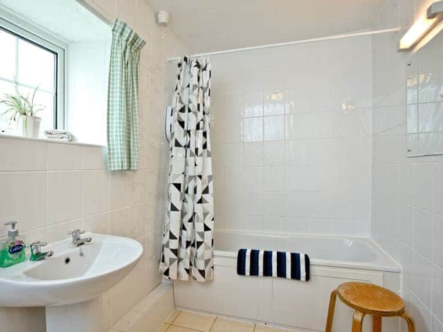 Bathroom | Stables - Summercourt Cottages, St Martin, near Looe