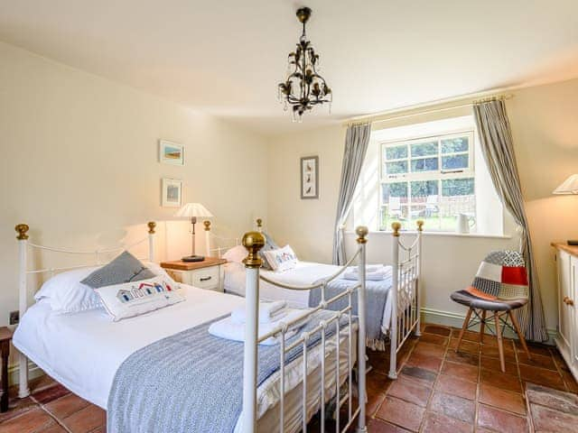 Twin bedroom | Ivy Cottage, Ingoldisthorpe