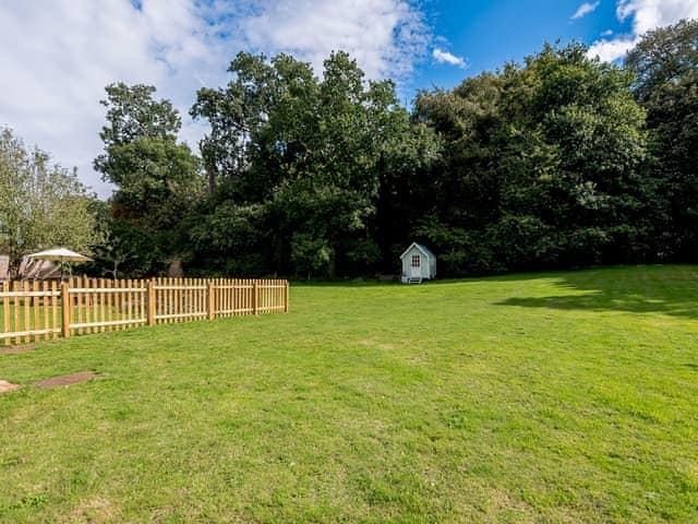 Garden | Ivy Cottage, Ingoldisthorpe