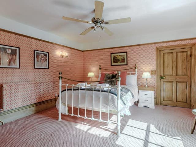 Double bedroom | Psalter Farmhouse, Skendleby Psalter, near Alford