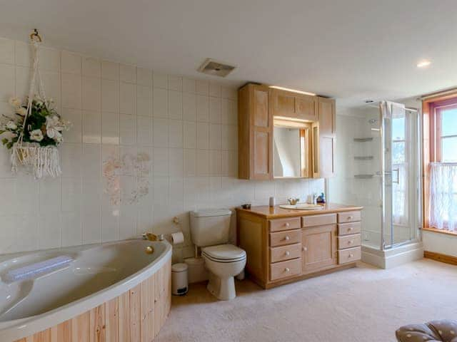 Bathroom | Psalter Farmhouse, Skendleby Psalter, near Alford