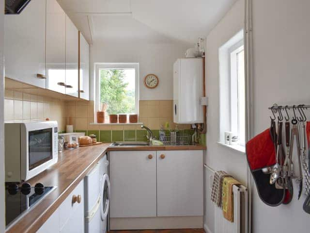 Fully appointed fitted kitchen | Front Row Cottage, Ovingham, near Prudhoe