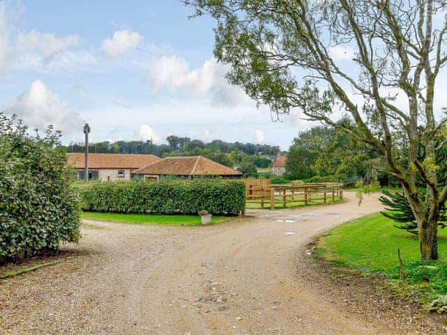 Garden and grounds | Kestrel Barn - Goldfinch Barns, Swaffham