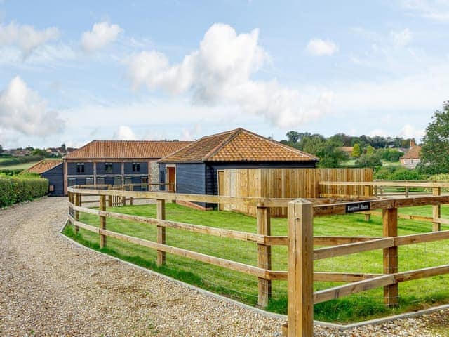 Garden and grounds | Kestrel Barn - Goldfinch Barns, Swaffham