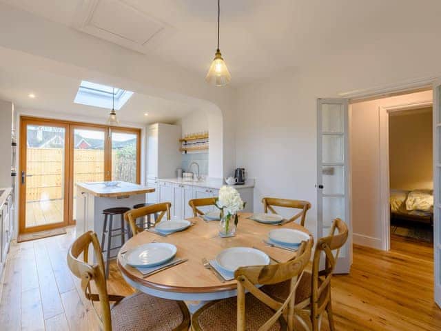 Convenient dining area | Beach Holme, East Wittering