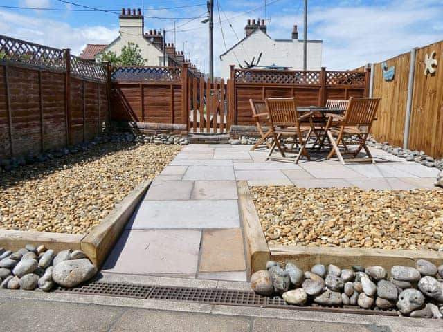 Sitting-out-area | Jenny&rsquo;s Cottage, Mundesley