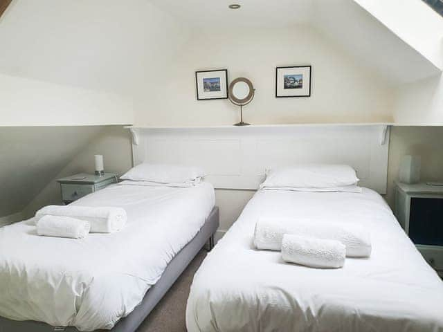 Cosy twin bedroom | Madeleine&rsquo;s Barn, Wells-next-the-Sea