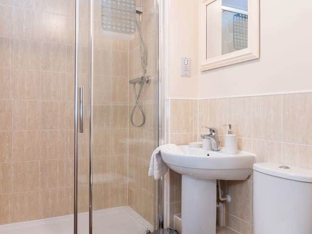 En-suite | Westside Apartment 4, Basingstoke