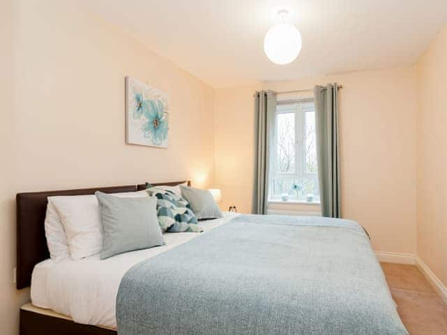 Twin bedroom | Westside Apartment 4, Basingstoke