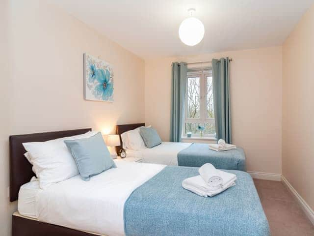 Twin bedroom | Westside Apartment 4, Basingstoke