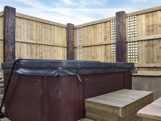 Hot tub | Rose Cottage, Wrantage, near Taunton