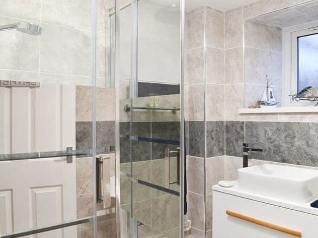 En-suite | Milly&rsquo;s Cottage, East Ayton, near Scarborough