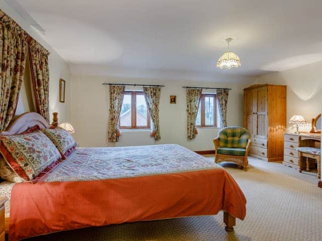 Master bedroom | Purlin Barn - Thorpland Manor Barns, Runcton Holme