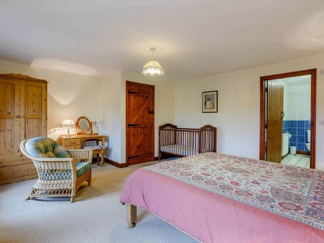 Master bedroom | Purlin Barn - Thorpland Manor Barns, Runcton Holme