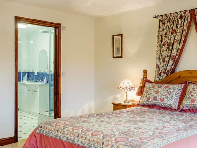 Master bedroom | Purlin Barn - Thorpland Manor Barns, Runcton Holme