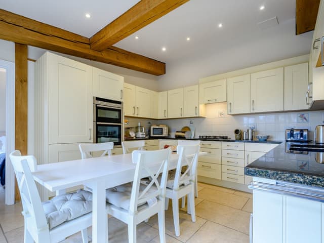 Kitchen/diner | Coach House Cottage, Wotton-under-Edge 