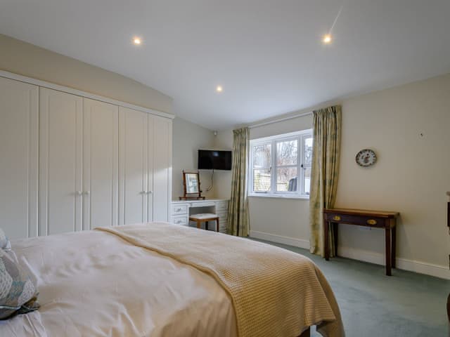Double bedroom | Coach House Cottage, Wotton-under-Edge 
