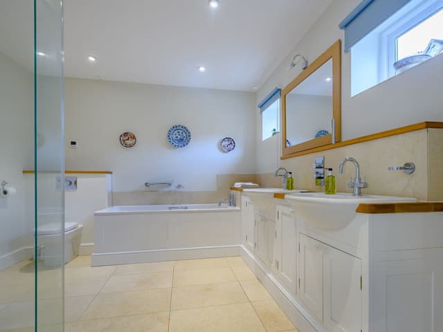 Bathroom | Coach House Cottage, Wotton-under-Edge 