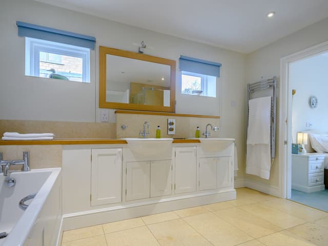 Bathroom | Coach House Cottage, Wotton-under-Edge 