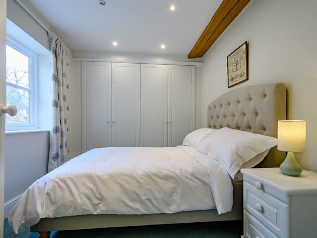 Double bedroom | Coach House Cottage, Wotton-under-Edge 