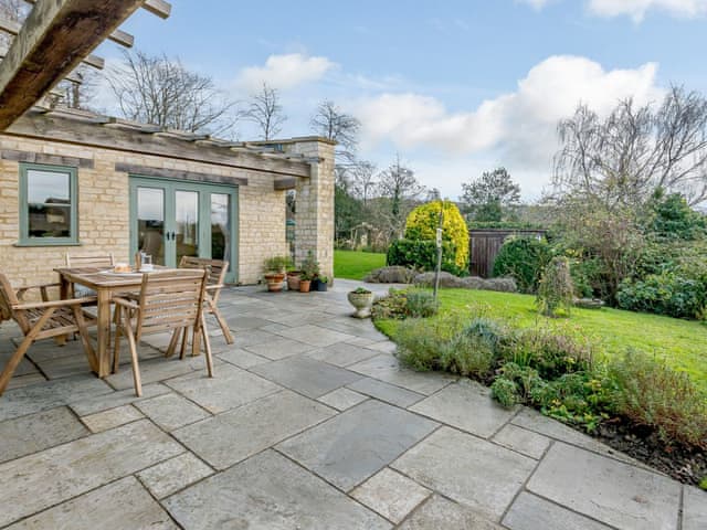 Patio | Coach House Cottage, Wotton-under-Edge 
