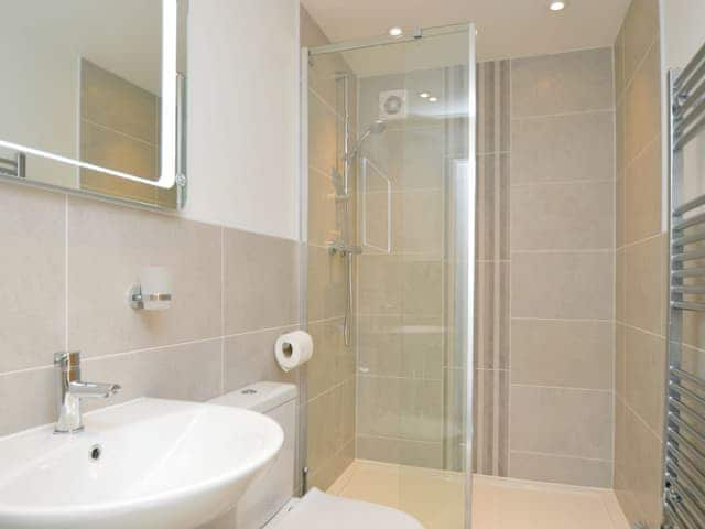 Shower room | Fort Spinney Holiday Bungalows, Yaverland