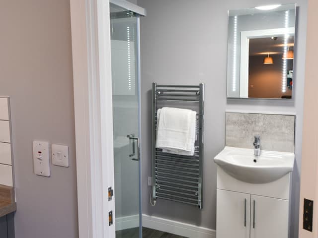 Shower room | The Boardwalk - Regency Apartments, Great Yarmouth