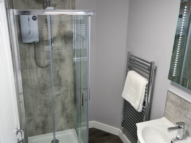 Shower room | The Boardwalk - Regency Apartments, Great Yarmouth
