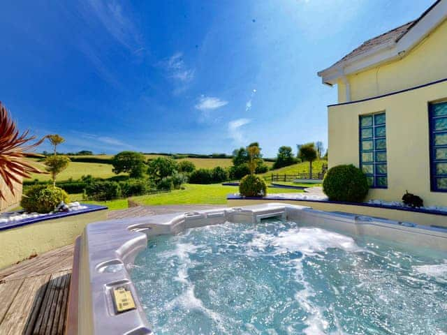 Hot tub | Pentire, Holbeton, near Ivybridge