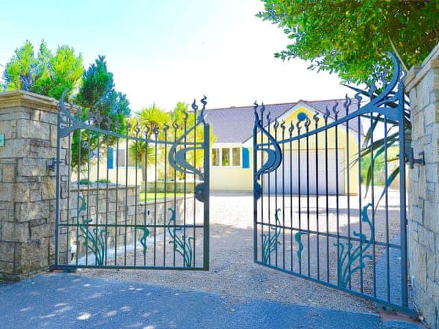 Main entrance to the holiday home | Pentire, Holbeton, near Ivybridge