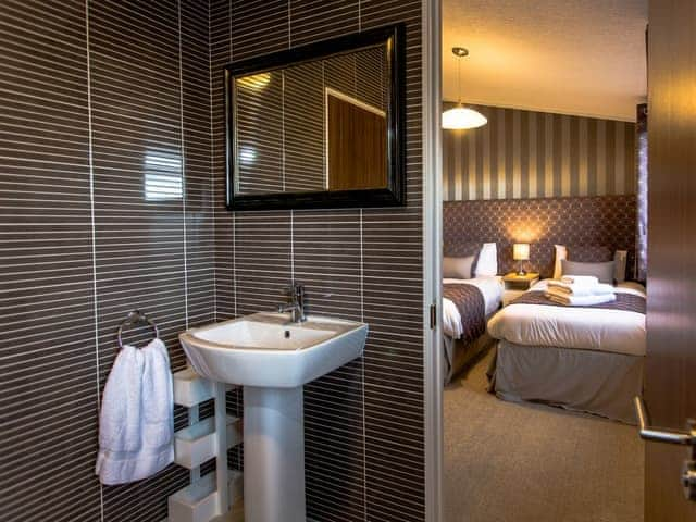 En-suite | Beech - Claywood Retreat Lodges, Darsham, near Southwold