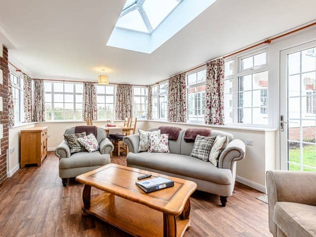 Light and airy living room | White Oak Cottage, Hagworthingham, near Horncastle