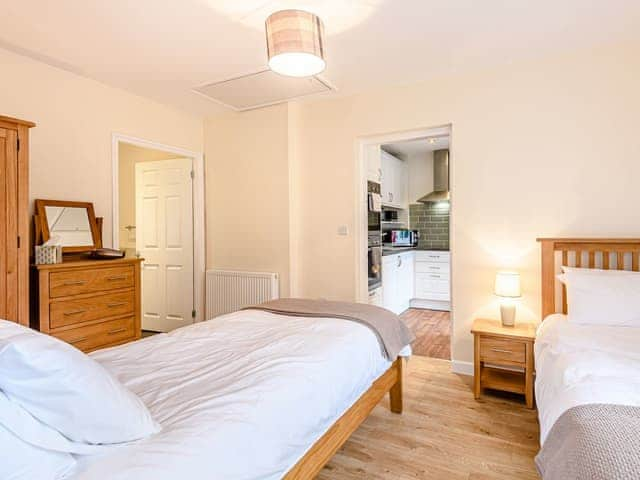 Light and airy twin bedroom | White Oak Cottage, Hagworthingham, near Horncastle