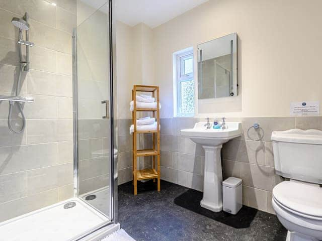 Good-sized shower room | White Oak Cottage, Hagworthingham, near Horncastle