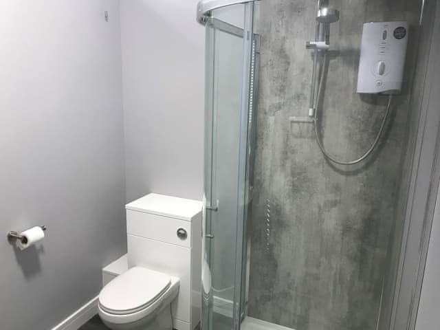 Shower room | The Beach Hut - Regency Apartments, Great Yarmouth