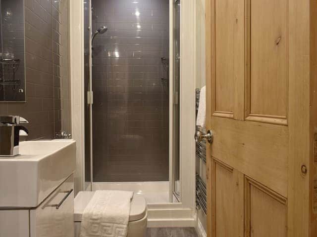 Shower room | Captains Row - The Garden Apartment - Captain&rsquo;s Row, Whitby