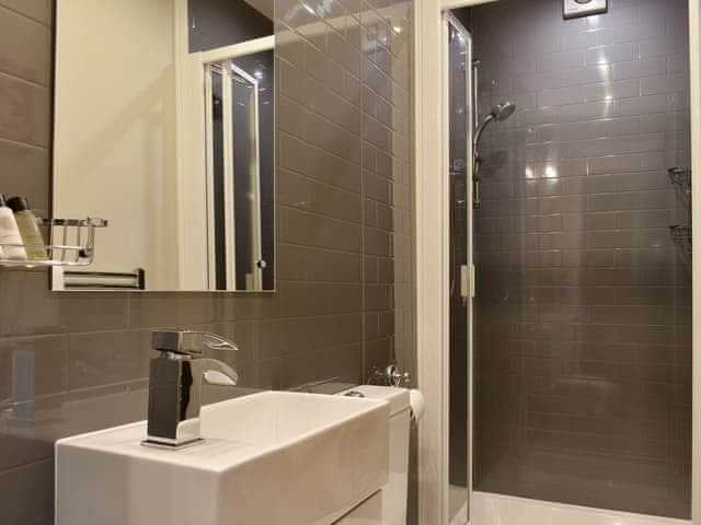 Shower room | Captains Row - The Garden Apartment - Captain&rsquo;s Row, Whitby