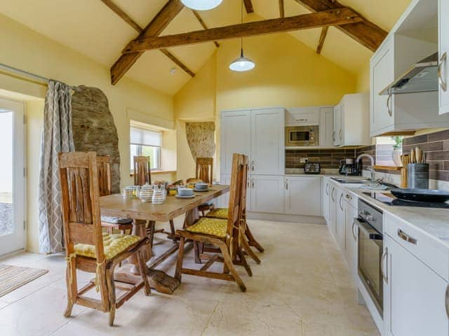 Kitchen/diner | The Stables - Musselwick Farm, St Brides