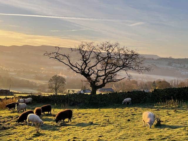 Surrounding area | Willow Cottage at Naze Farm, Sycamore Cottage at Naze Farm - Naze Farm, Chinley