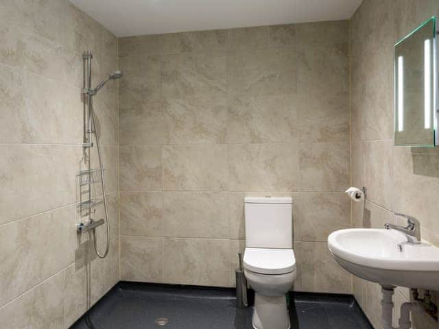 Shower room | 5 Monkbar Mews - City Apartments, York