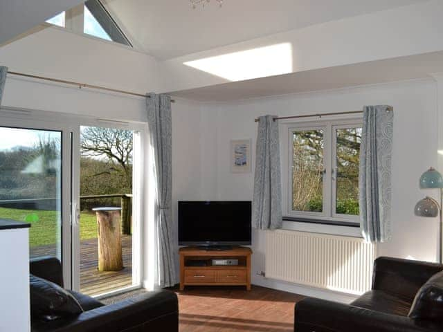 Light and airy living space | Sunny Skies - Little Crugwallins, St Austell