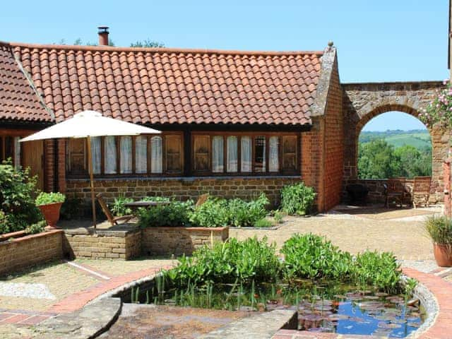 Garden | Hazelnut Cottage - Heath Farm Holiday Cottages, Swerford, near Chipping Norton