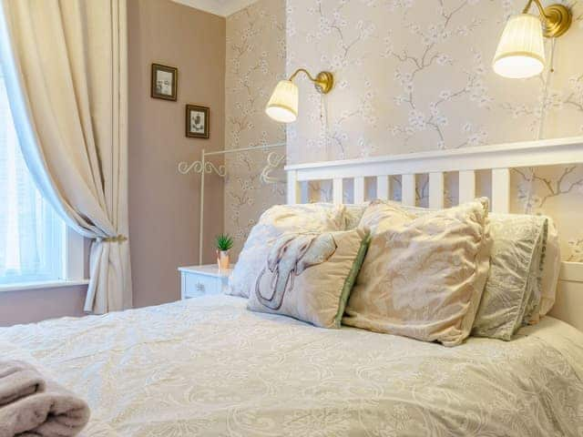 Double bedroom | Ammonite House, Whitby