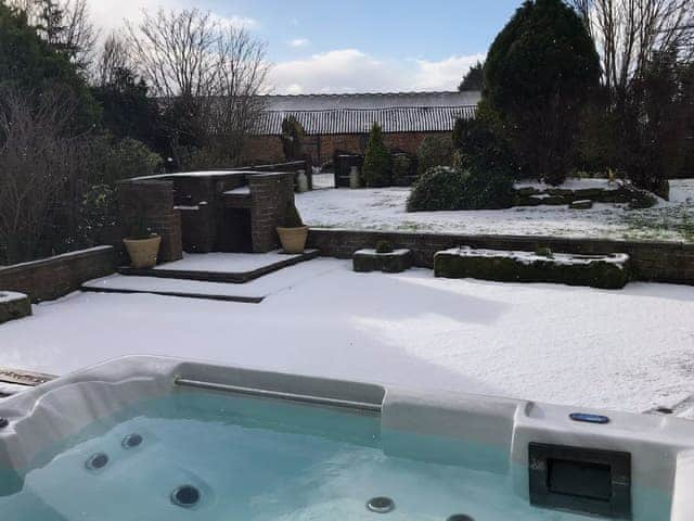 Hot tub | Carr House, Cayton, Scarborough