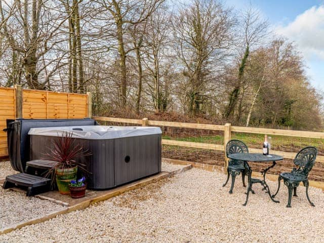 Hot tub | Spire View Hut, Alderbury, near Salisbury