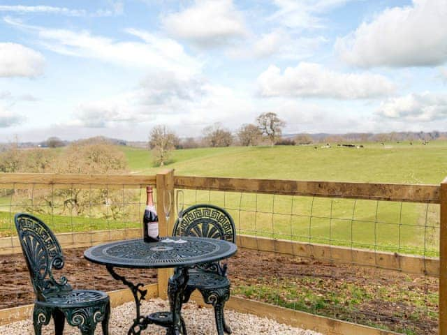 Sitting-out-area | Spire View Hut, Alderbury, near Salisbury