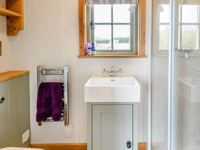 Shower room | Shepherds Hut Retreat, Alderbury, near Salisbury