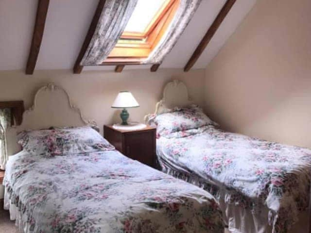 Twin bedroom | The Oast House, Whatmore, near Tenbury Wells