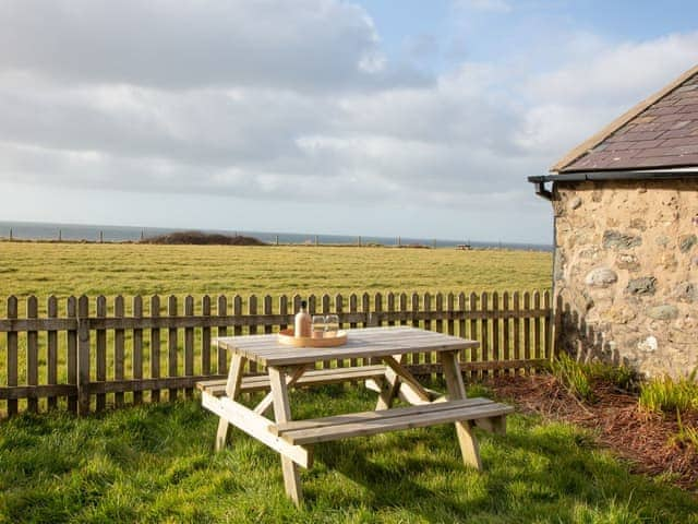 Garden | Stables - Bach Wen Cottages, Clynnog Fawr